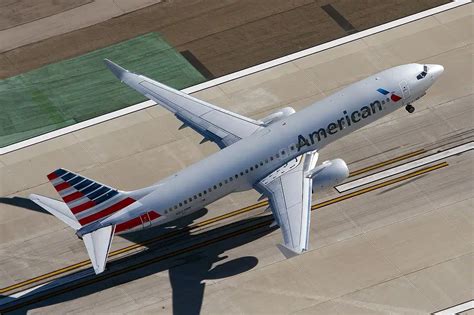 How American Airlines The Boeing 737-800 - History & Routes