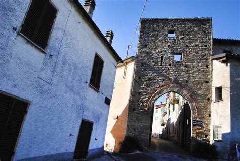 Porte Urbiche Di Mombarcaro Porte Urbiche A Mombarcaro Monumento