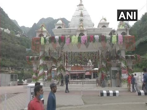 J K Devotees Offer Prayers At Mata Vaishno Devi Shrine On 1st Day Of