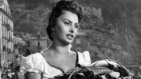 A Sorrento Una Mostra Fotografica A Sophia Loren