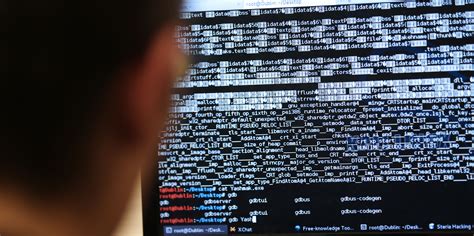 "Des PME du cybercrime" : qui sont les hackers à l'origine de la