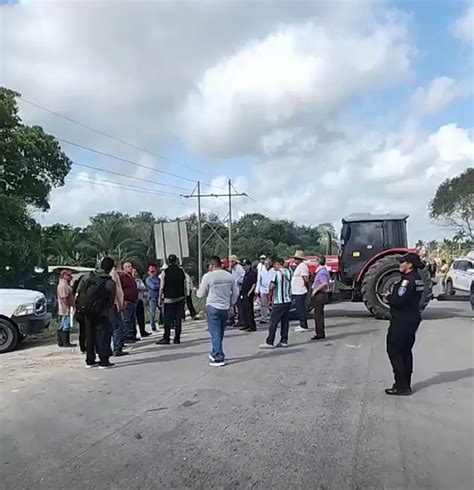 Bloquean La V A Chetumal Nicol S Bravo A Falta De Atenci N En Servicios