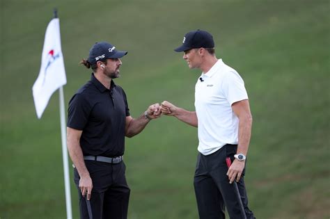 Aaron Rodgers Tom Brady Win The Match On Final Hole Putt