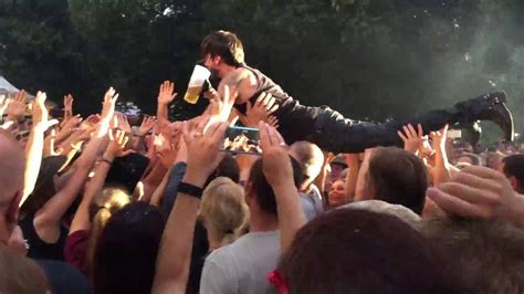 The Bosshoss Konzert In Singen Hohentwiel Stagediving