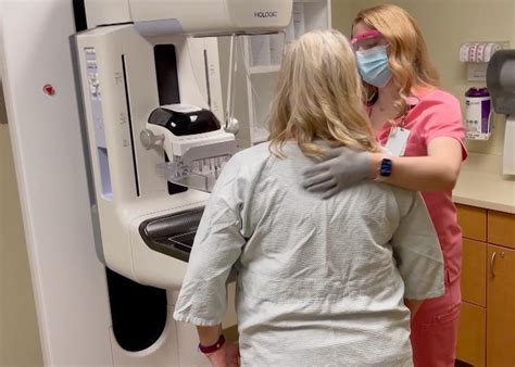 Patient Receives A Mammogram Image Eurekalert Science News Releases