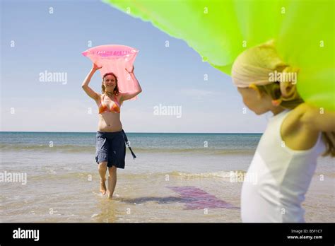 Bis Jahre Mit Bikini Stockfotos Und Bilder Kaufen Alamy