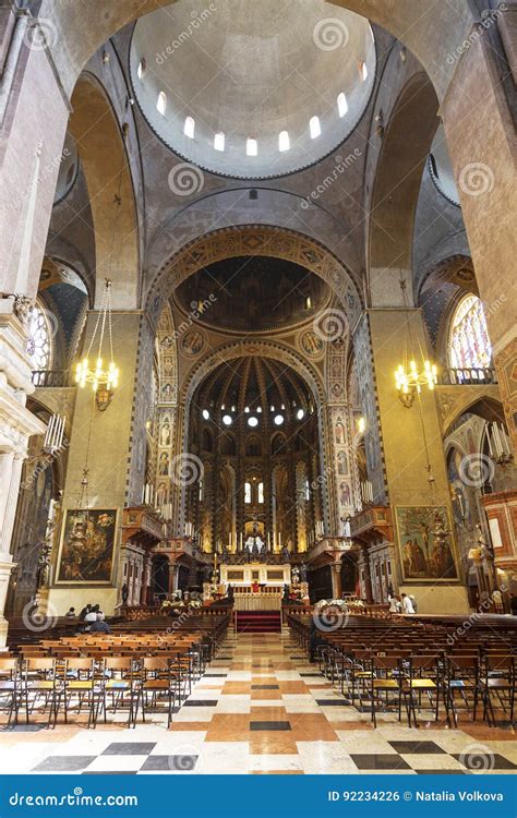 Interior of the Basilica of St. Anthony in Padua Editorial Photo ...