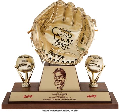 1991 Roberto Clemente Gold Glove Hall Of Fame Award Baseball