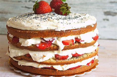 Naked Cake Z Truskawkami I Makiem