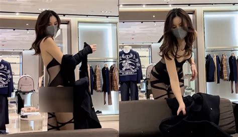 Cố tình thay đồ nơi công cộng nhằm câu view 2 hot girl đình đám bị CĐM lên án gay gắt