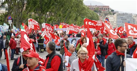 La Manifestazione Dei Sindacati A Napoli