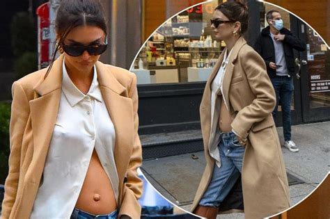 Pregnant Emily Ratajkowski Returns To Honeymoon Location Where She Posed Naked Mirror Online