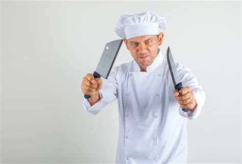 Cocinero Chef Masculino Con Cuchillos De Cocina En Uniforme Y Sombrero