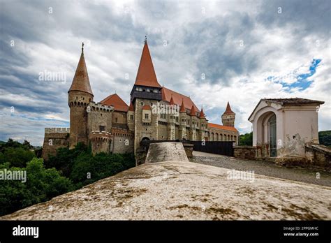 Burg Hunedoara Fotos Und Bildmaterial In Hoher Aufl Sung Alamy