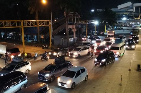 Arus Balik Dari Pelabuhan Bakauheni Merak Mulai Padat Sejak Kamis Malam