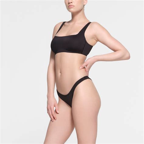 Signature Swim Scoop Bikini Top Onyx