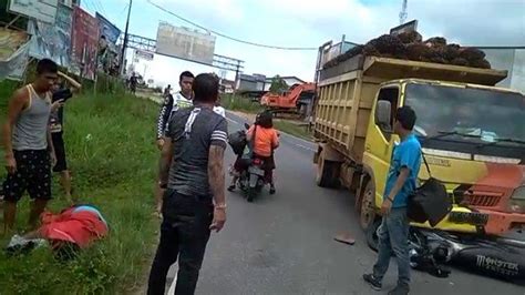 Laka Lantas Truk Dan Sepeda Motor Di Jalan Trans Kalimantan Polres