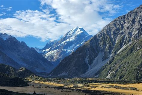 Christchurch to Queenstown Day Tour Via Tekapo Mt Cook ใน ไครสต