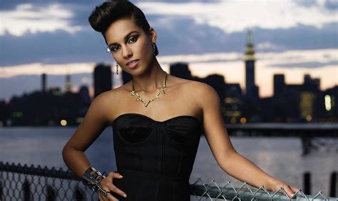 20 Best Alicia Keys Songs of all time - Singersroom.com