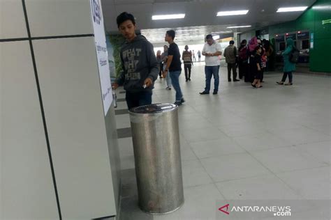 Pengguna Keluhkan Minimnya Tempat Sampah Di Stasiun Mrt Antara News