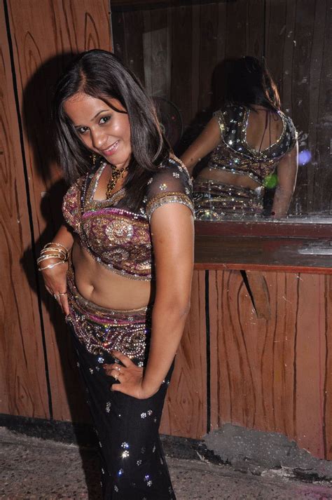 INDIAN ACTRESS New Actress Ambika Hot In Saree Bra Visible Sexy Images