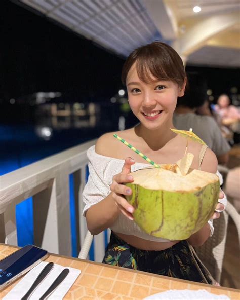 森千晴さんのインスタグラム写真 森千晴instagram「9月からお仕事復帰しました🍍 夏休みは友人たちとセブへ！トロピカルフルーツを