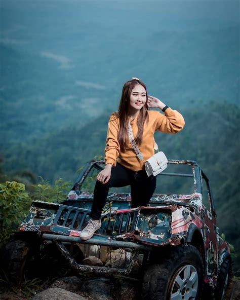 Berburu Sunrise Dan Menikmati Kesejukan Kebun Teh Di Bukit Ngisis