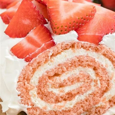 Strawberry Cake Roll - The Best Blog Recipes