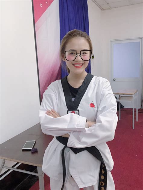 Xinh P T I N Ng Hot Girl L M Ng Nh N Lo T Danh Hi U Xu T S C Tr C Ng Y Ra Tr Ng Cao