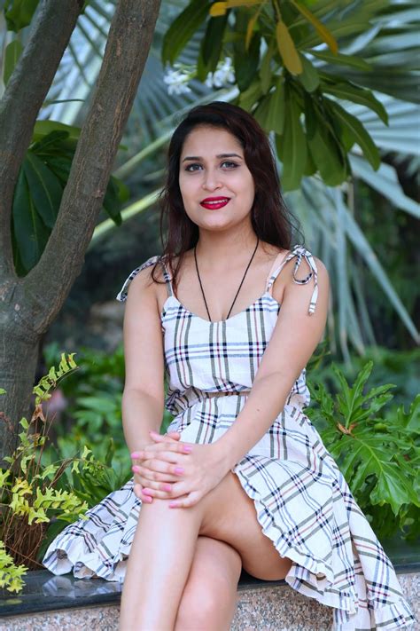 Milky Hot Thighs Legs Of Indian Celebs Hot Telugu Actress Shafaqut Jahan Showing Hot Inner