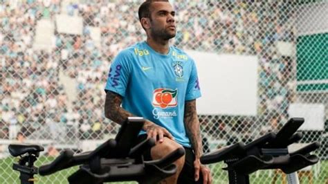 Daniel Alves Ter S Rie Para Contar Saga Na Copa Do Mundo