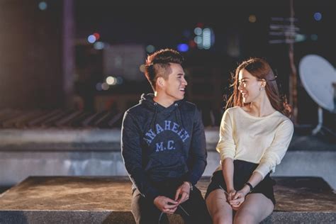 Quốc Thiên hôn say đắm hot girl khi quay MV