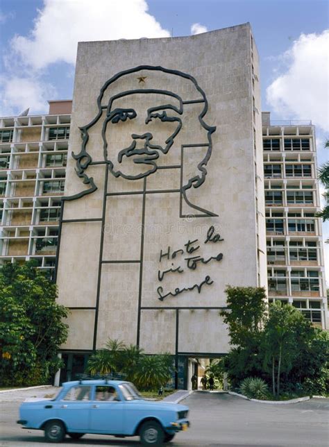 Imagen De Che Guevara En El Edificio Del Gobierno Imagen De Archivo