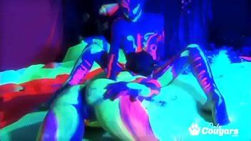 Lesbians Fuck Covered In Glow In The Dark Paint XVIDEOS