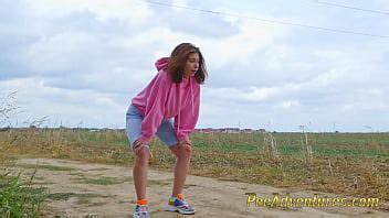 El Ejercicio Intenso Al Aire Libre La Hace Orinar En Los Pantalones XVIDEOS