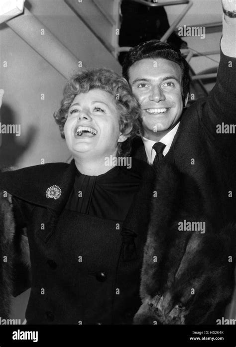 Shelley Winters Husband Anthony Franciosa 1959 Stock Photo Alamy