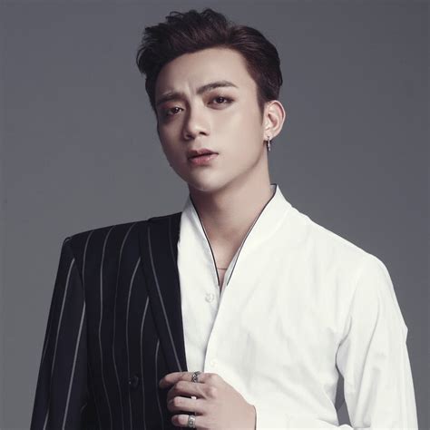 Lộ hình ảnh Soobin Hoàng Sơn và hot girl Lê Trúc Quỳnh hẹn hò