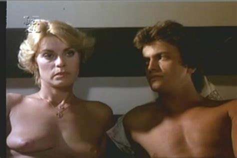 Naked Ren E Casemart In Mulher Tenta O