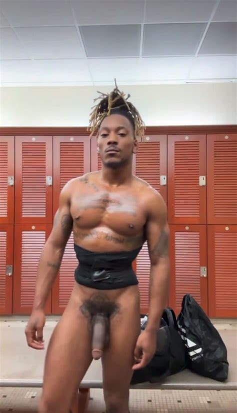 Hung Bro Strips Naked In Locker Room ThisVid En Anglais