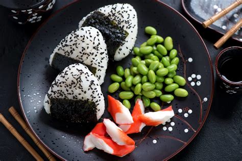 Онигири с тунцом – простой и вкусный рецепт, как приготовить пошагово