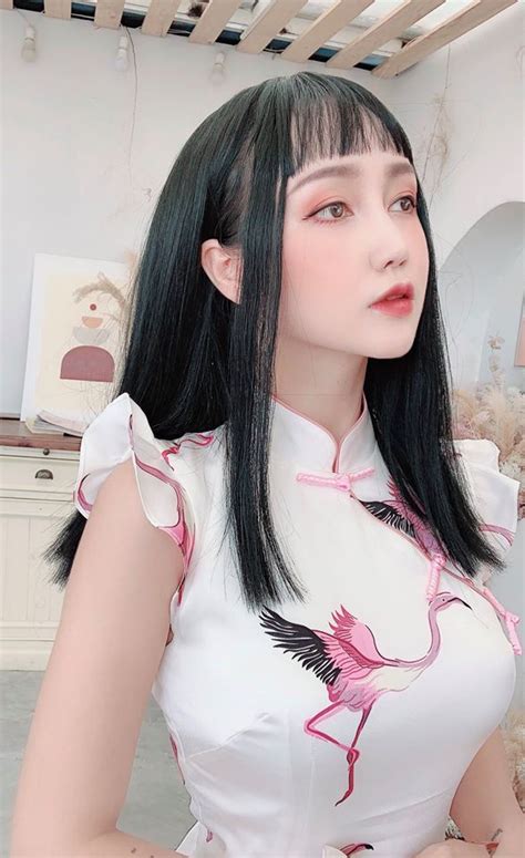 So sánh nhan sắc của 2 hot girl thế hệ Z Bên bốc ná thở bên dịu dàng tinh khôi quá khó để chọn