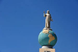 Monumento al Divino Salvador del Mundo inspiración y tributo Guanacos