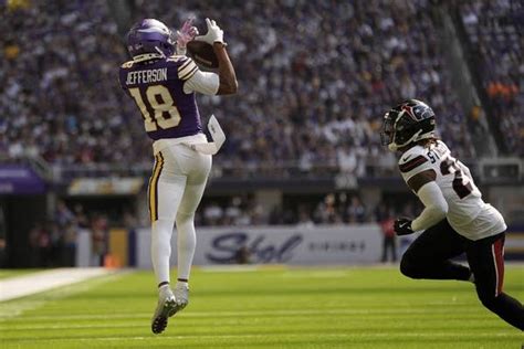 Vikings Put Their Unbeaten Record On The Line As They Visit Lambeau