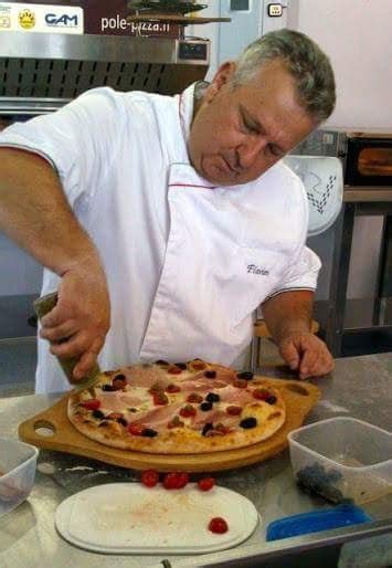 Pizza Des Lices Rue Louis Mourre Lauris Vaucluse France Pizza