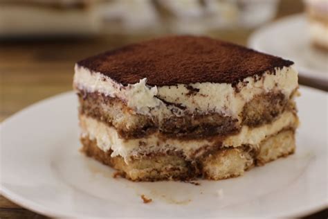 Najbolji recept za OSVEŽAVAJUĆI desert Tiramisu BEZ JAJA gotov za