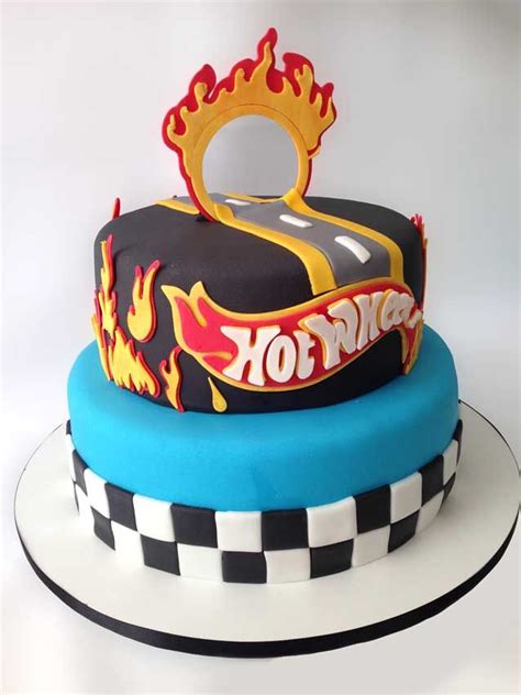 Bolo Hot Wheels Hotwheels Birthday Party 5th Birthday Cake Cars Birthday Parties Baby 1st