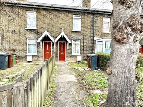 2 Bed Terraced House For Sale In Bennetts Castle Lane Becontree