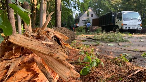 Residents react to storm damage in southern Maine | newscentermaine.com