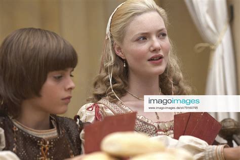 Aidan Alexander As Joffre Borgia And Holliday Grainger As Lucrezia