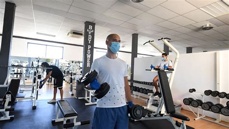 Estas mascarillas homologadas son las mejores para hacer deporte sin ... 